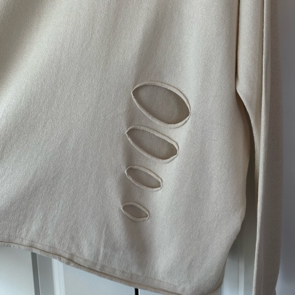 Planet by Lauren G Women’s Sweater w/ Holes Vanilla NWT (One Size) - Picture 3 of 7